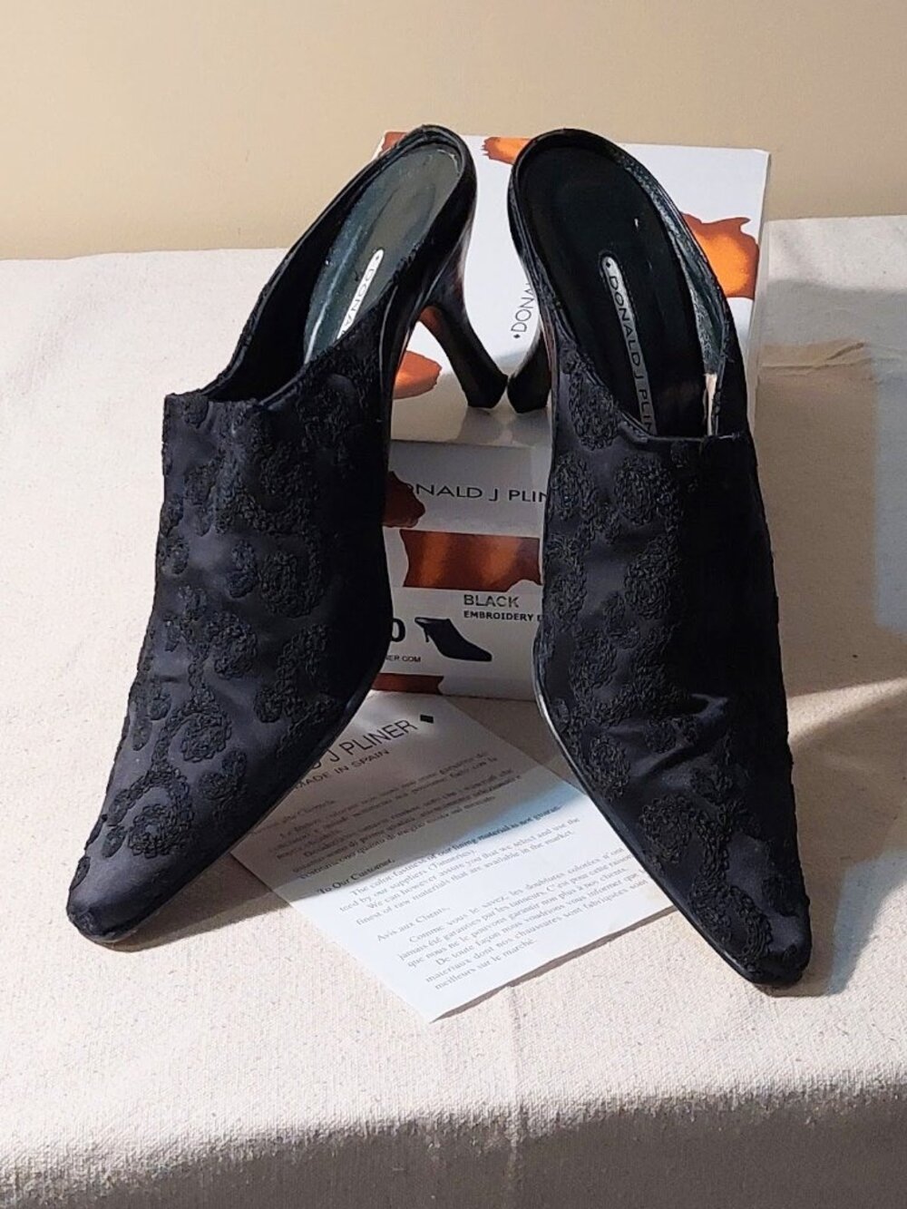 Donald J Pliner Black "Lidia-EE" Leather & Brocade Mules Heels Size: 8
